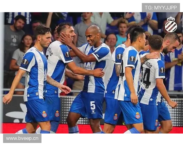 库杜斯与伊萨克：多面手前锋战术角色与风格对比