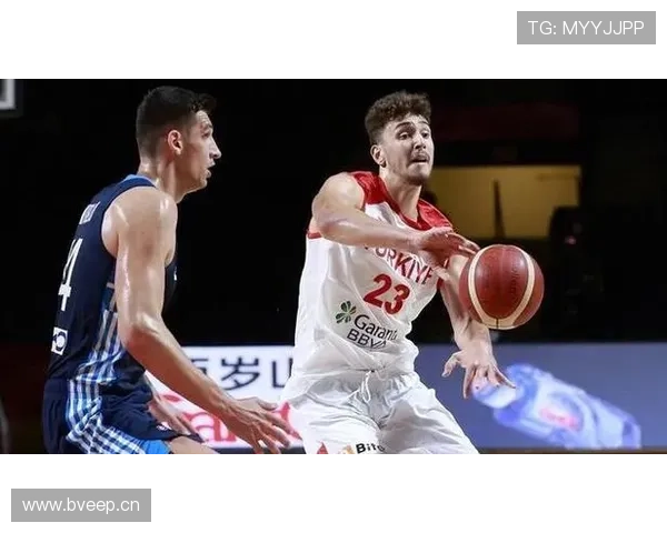 申京篮下高效进攻对比恩比德展现内线多样冲击力